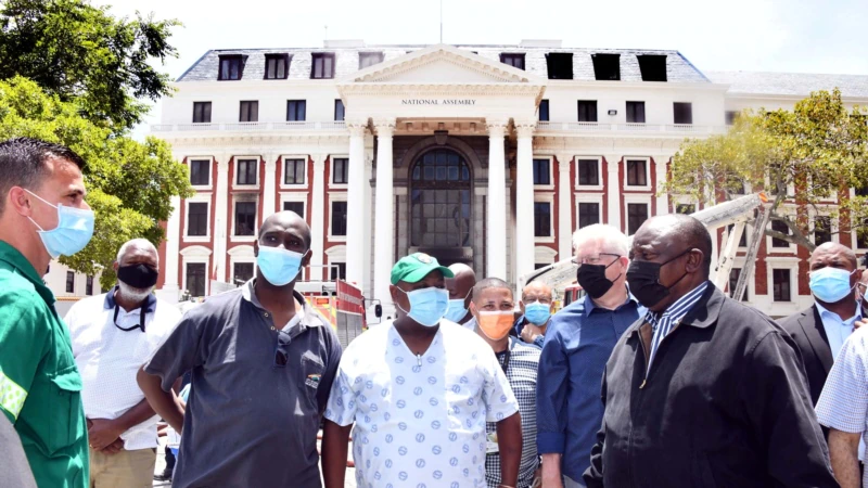 В ЮАР арестован подозреваемый в связи с пожаром в здании парламента страны