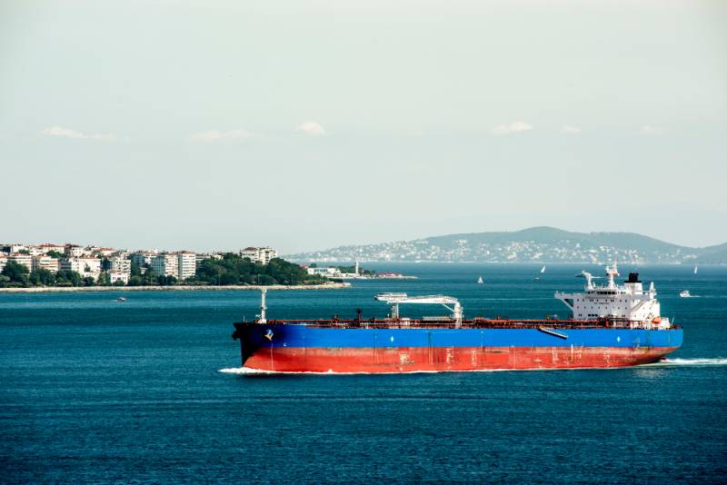 Высокий риск: греческие танкеры сливают российскую нефть марки Urals