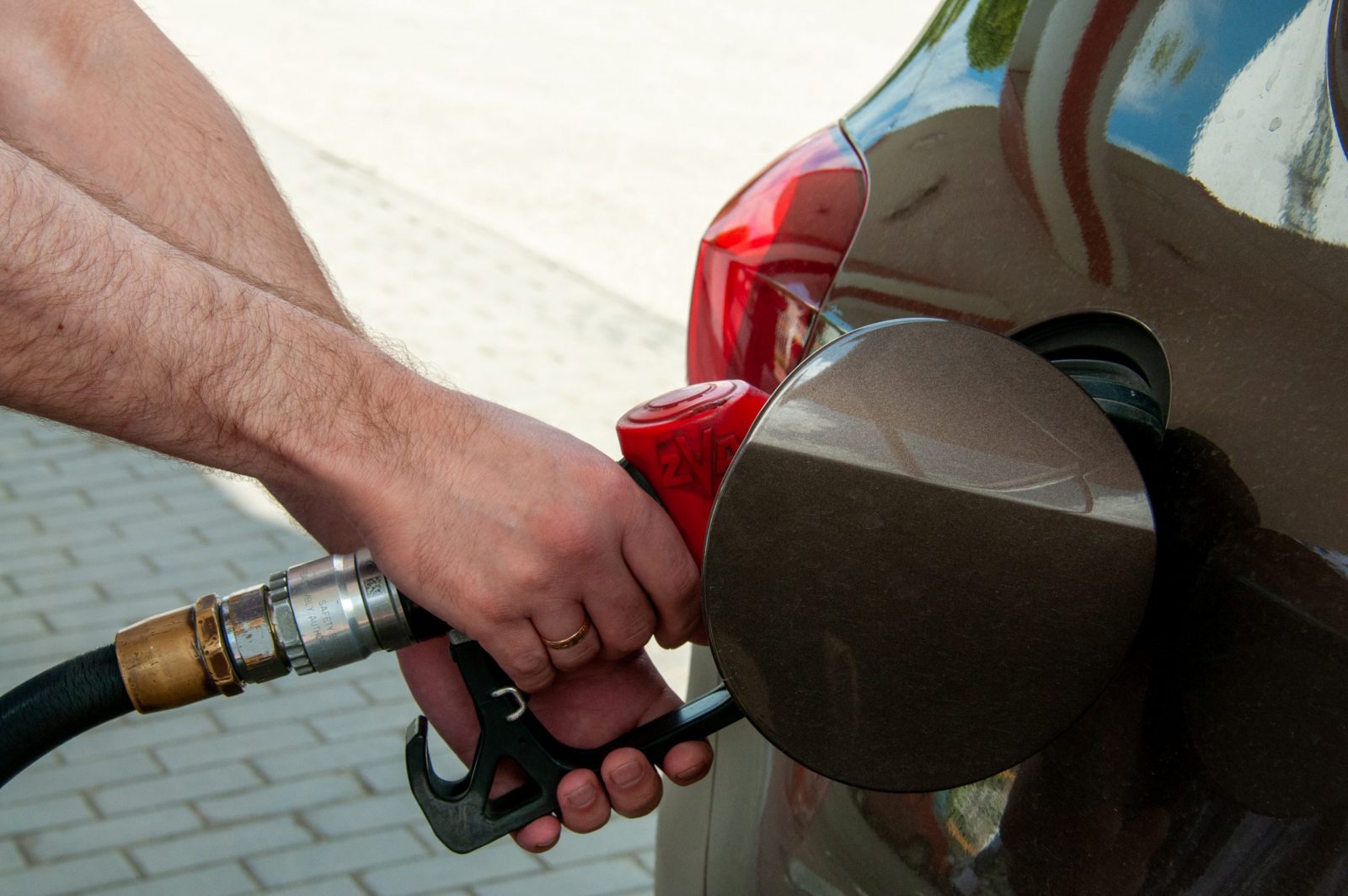 Управление США: причины растущих цен на бензин и их последствия