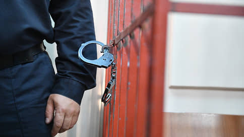 ekaterinburgskih politseyskih budut sudit po obvineniyu v izbienii