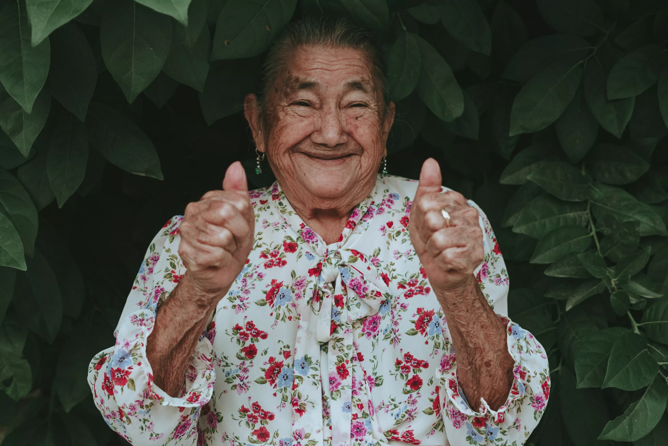 May grandma. Долгожитель. Старик 80 лет. Дожить до глубокой старости.