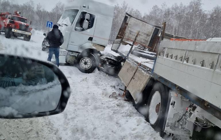 13 автомобилей столкнулись в ДТП в Челябинской области