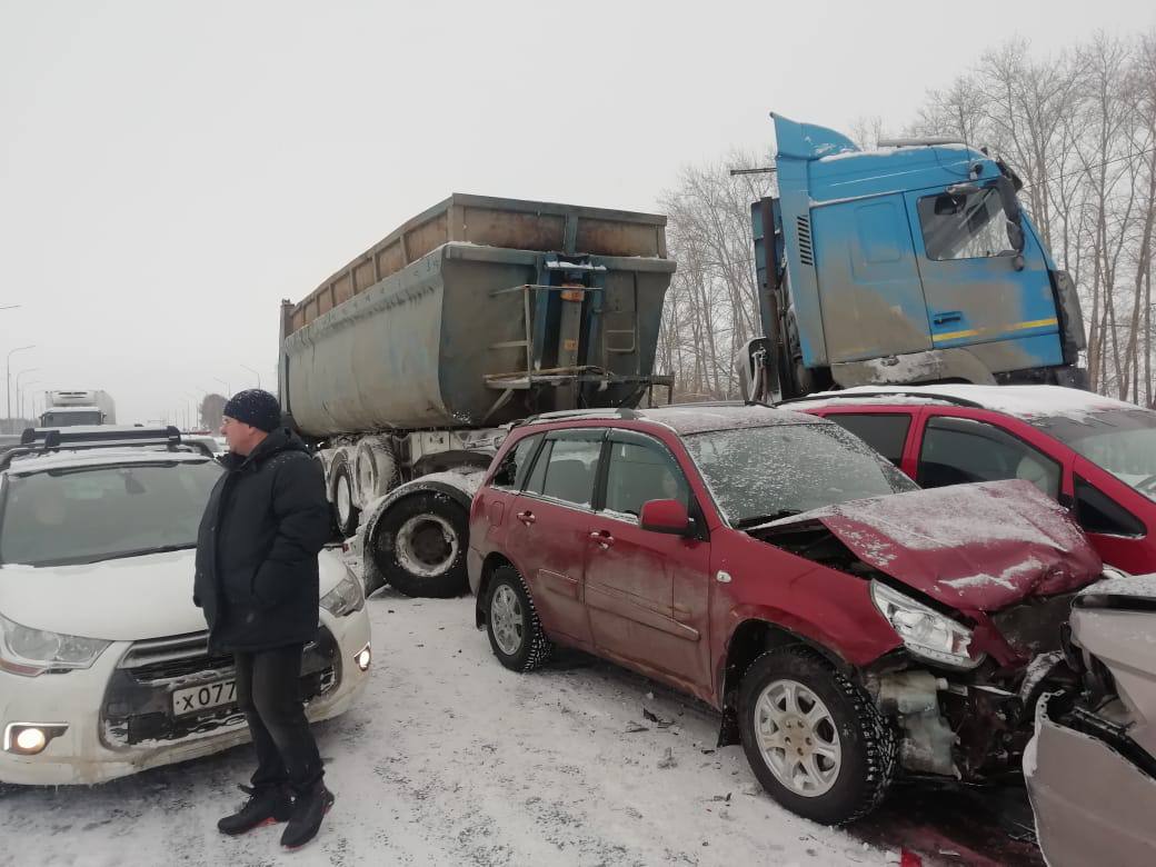 13 автомобилей столкнулись в ДТП в Челябинской области