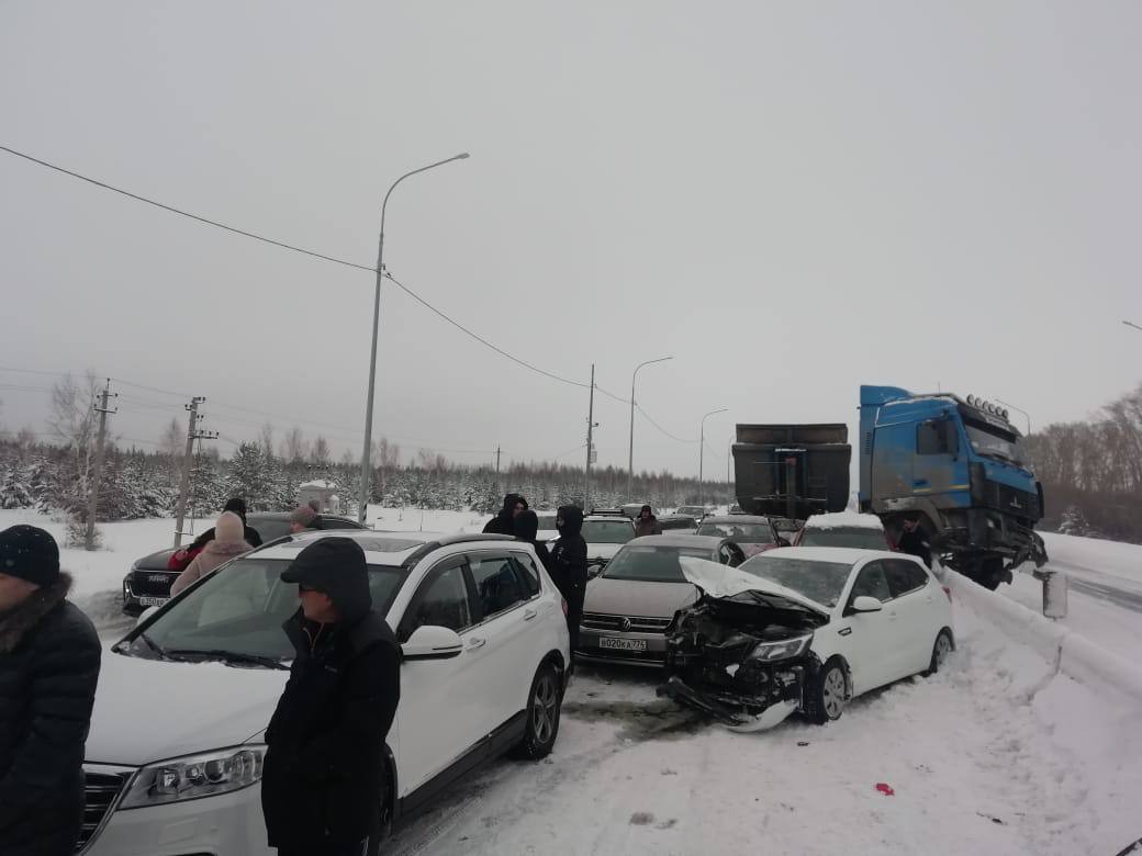 13 автомобилей столкнулись в ДТП в Челябинской области