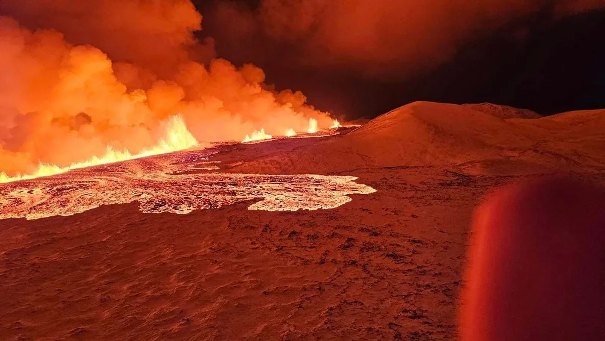 v islandii proizoshlo moschnoe izverzhenie vulkana video.webp