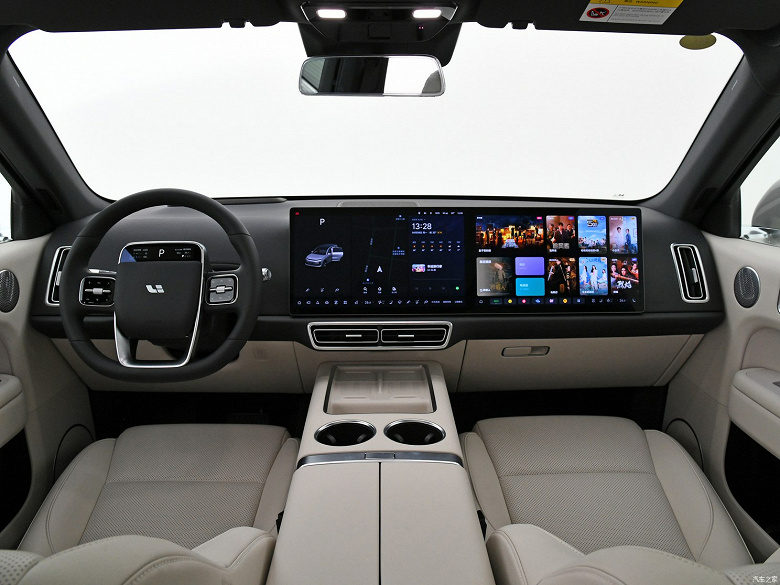 408 л.с., 1390 км на баке бензина, два экрана 3К, 19 динамиков и SPA-сиденья — за 34,5 тыс. долларов. Представлен «маленький» кроссовер Li Auto L6