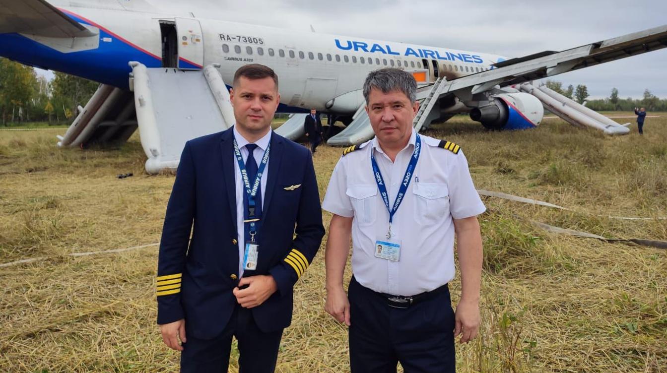 сложилась судьба пилотов посадивших самолет в поле под Новосибирском