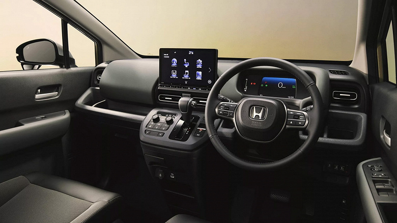 Представлен совершенно новый Honda Freed: 6 мест, полный привод и минимальный расход в гибридной версии
