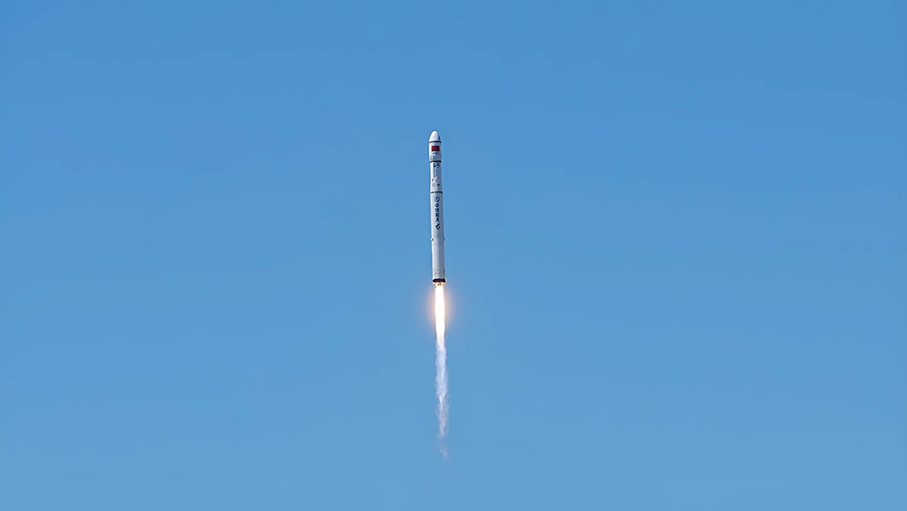 впервые запустил на орбиту экологически чистую ракету носитель CZ 6C