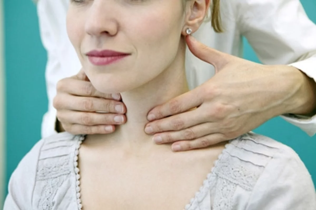 указание Эндокринолог назвала первый симптом проблем с щитовидкой.webp