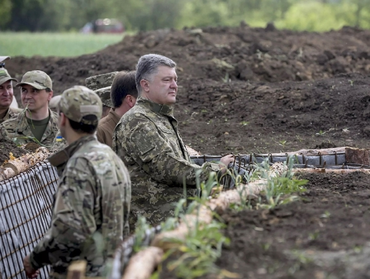 Эксперт: ВСУ пока держится за счет «линии обороны Порошенко»