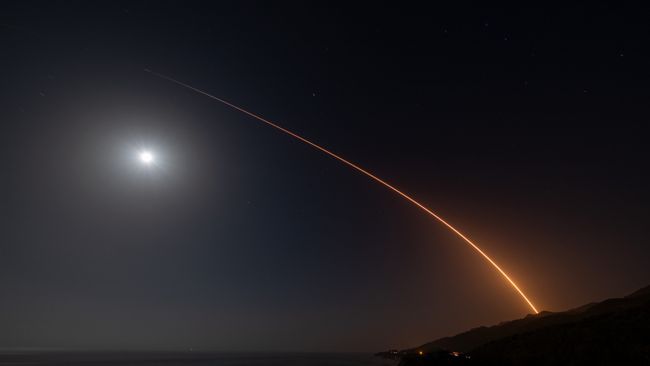 SpaceX готовится к запуску ракеты Falcon 9 с новой группjq спутников-шпионов