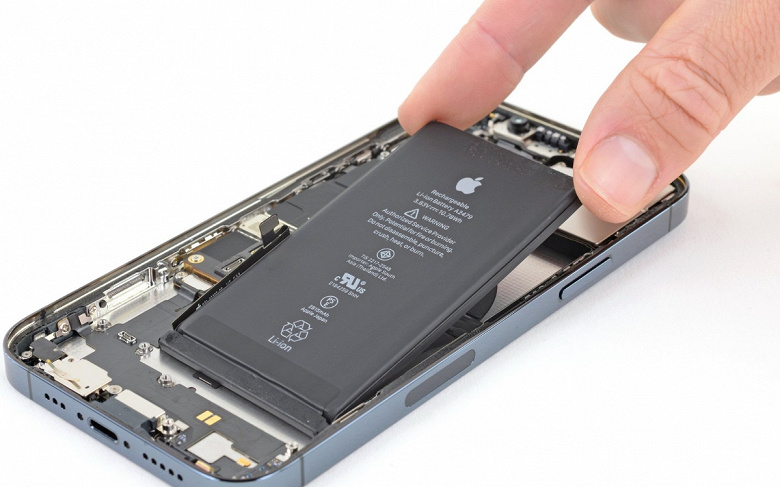 Аккумулятор iPhone будет буквально «выстреливаться» из корпуса. Компания работает над упрощением процесса демонтажа батареи