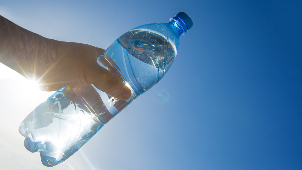бутылки с водой выделяют вредные вещества при пребывании на