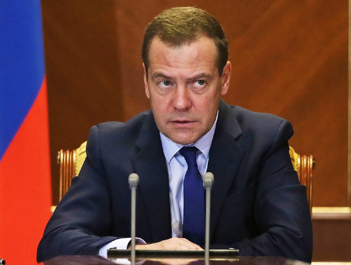 «Протухшая ливерная колбаса заговорила»: Медведев призвал Шольца покаяться перед украинцами