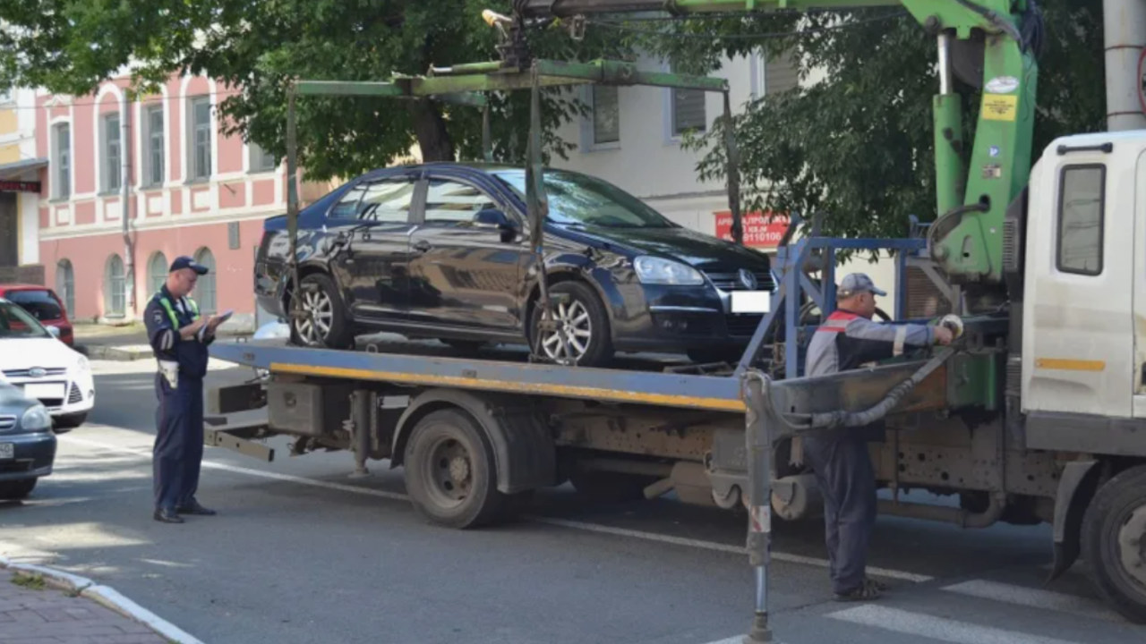 ГАИ стала эвакуировать автомобили с улиц, где парковка не запрещена знаками