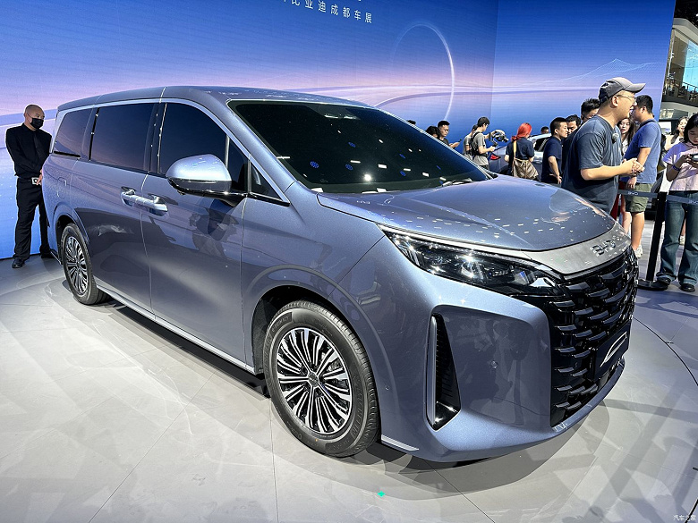 Аналог Toyota Alphard от самой BYD. Новейший микроавтобус BYD Xia представлен в Китае