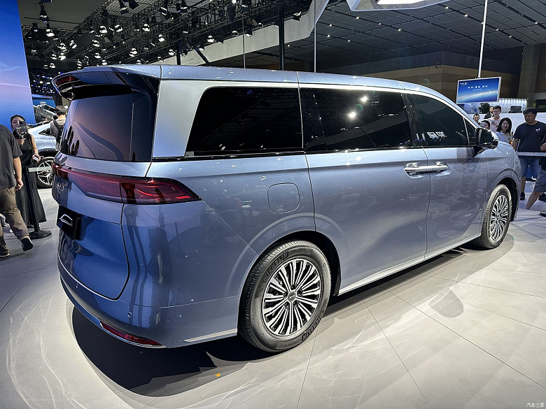 Аналог Toyota Alphard от самой BYD. Новейший микроавтобус BYD Xia представлен в Китае