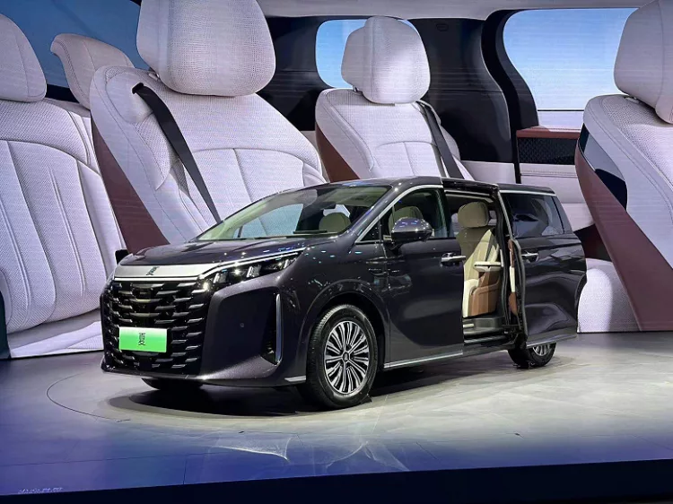 Заменитель Toyota Alphard от BYD полностью рассекречен. 7-местный BYD Xia будет расходовать всего 6,5 л на 100 км, а купить его в Китае можно будет всего за 40 тыс. долларов